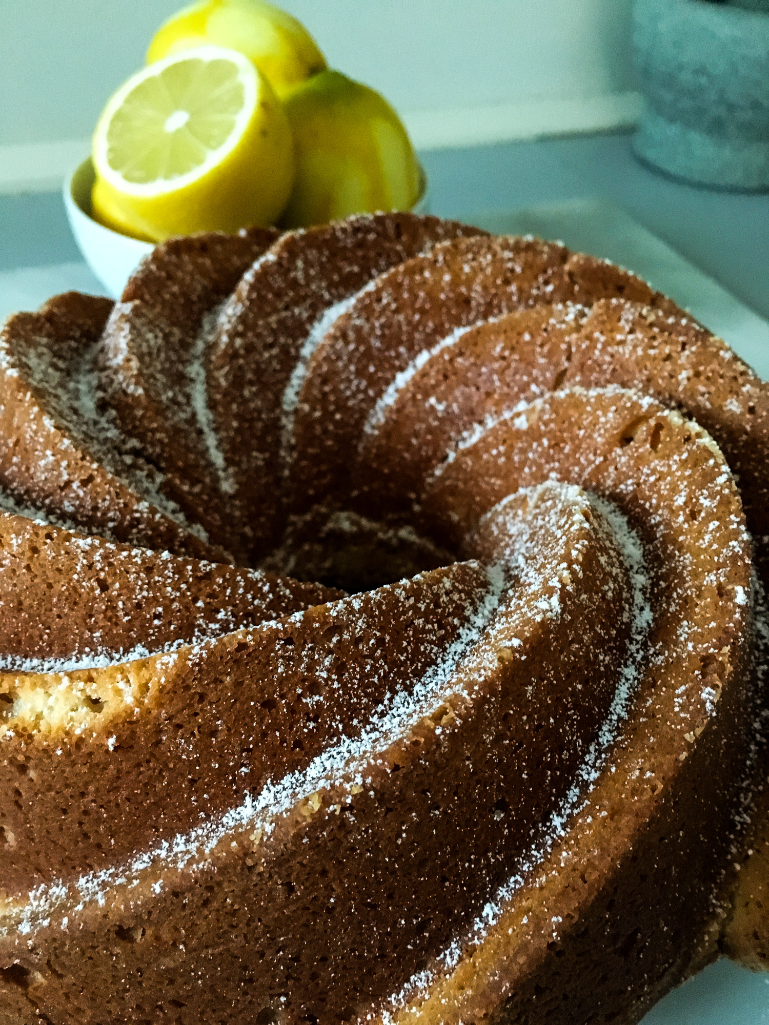 Ricotta cake dusted with icing sugar